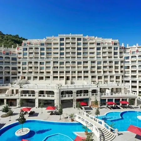 South Bay 2bdrm Ap With Pool And Апартамент Варна