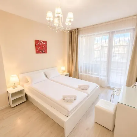 South Bay 2bdrm Ap With Pool And Апартамент Варна