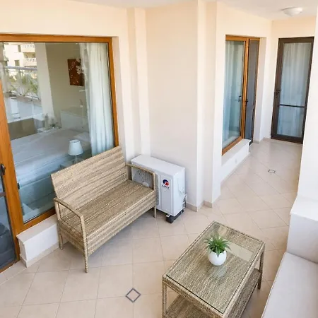 South Bay 2bdrm Ap With Pool And Варна