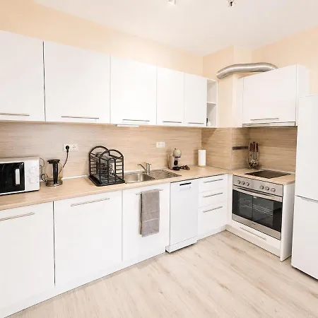 South Bay 2bdrm Ap With Pool And Варна