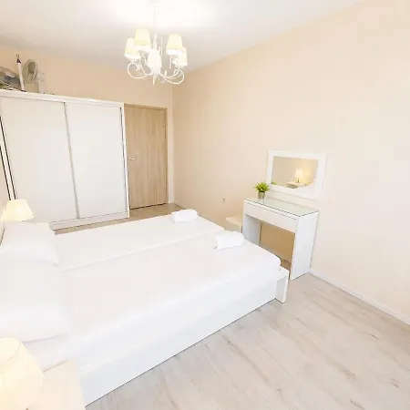 South Bay 2bdrm Ap With Pool And * Варна